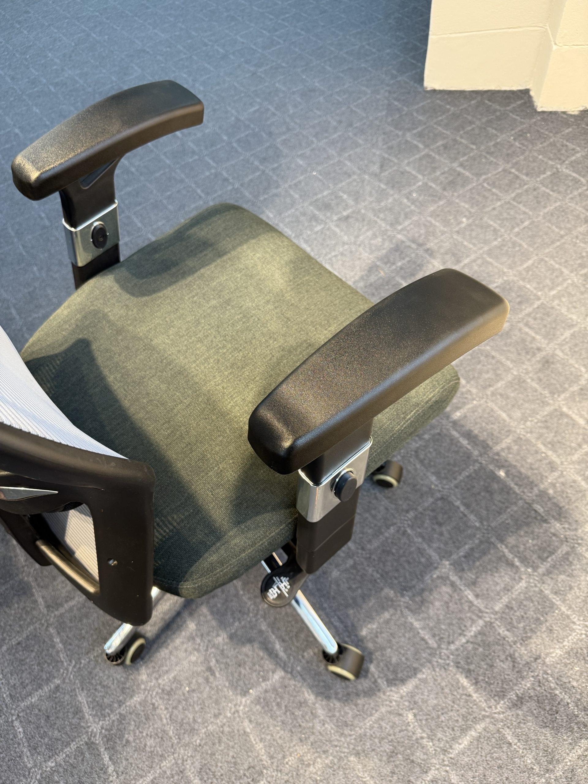 auras luno flex – premium ergonomic office chair with 7 gear tilt lock